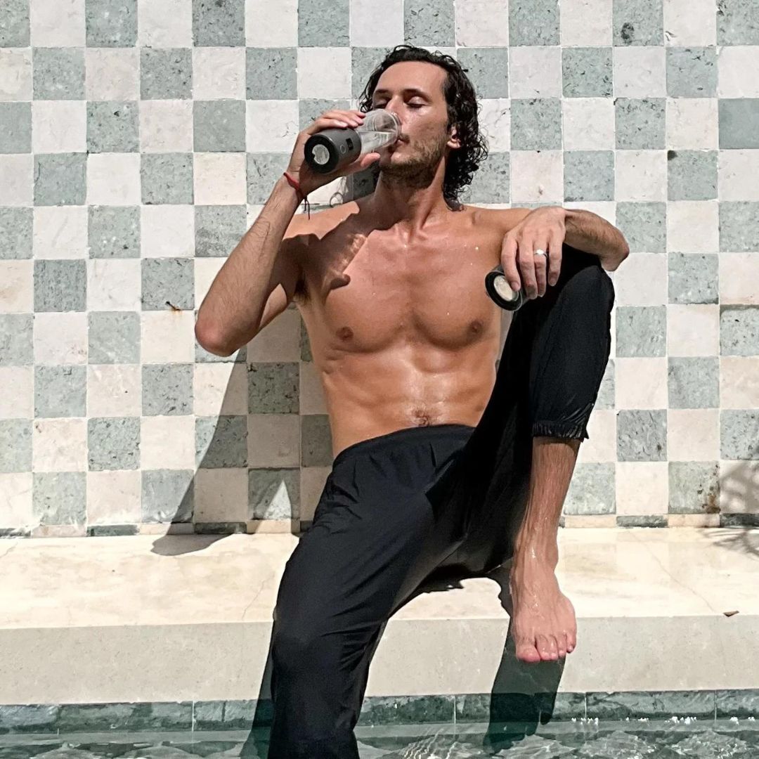 Universal Shoppers Premium hydrogen water bottle
